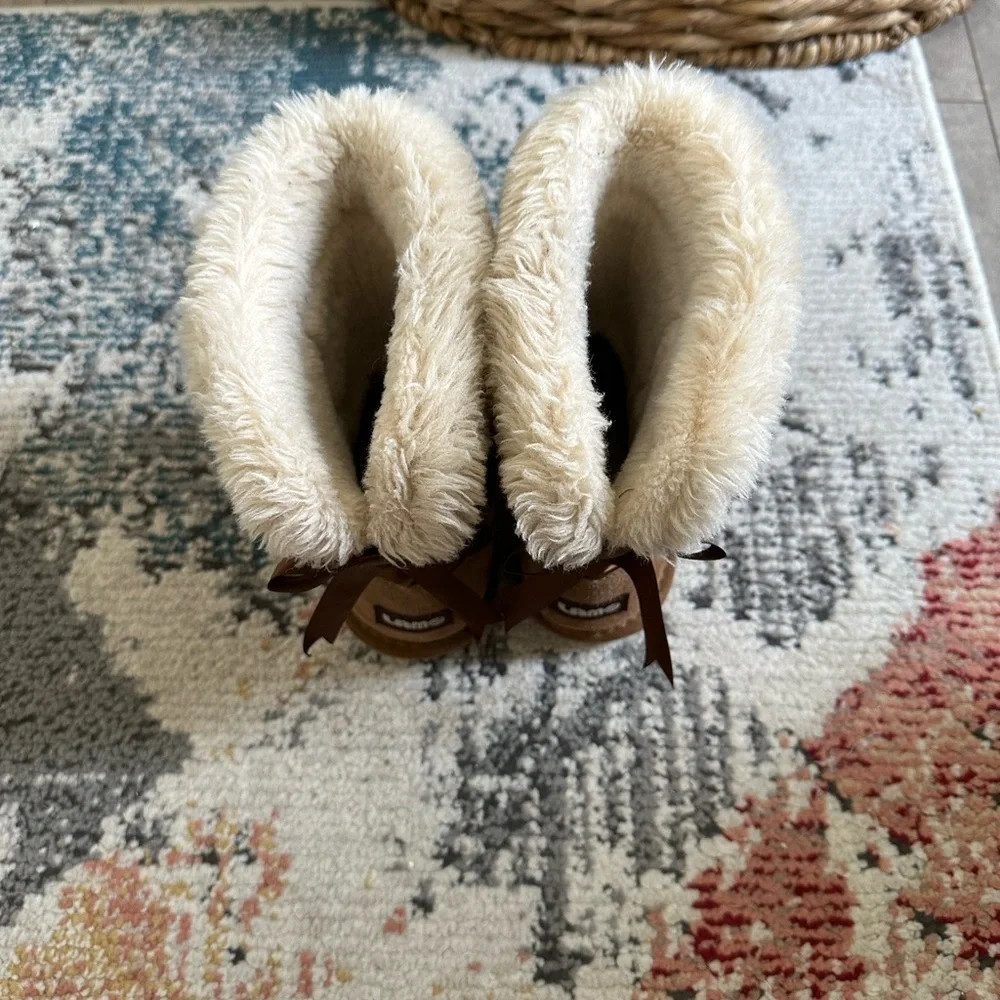 LAMO Little Girls Audrey Shearling-Lined Boots - Suede size 4